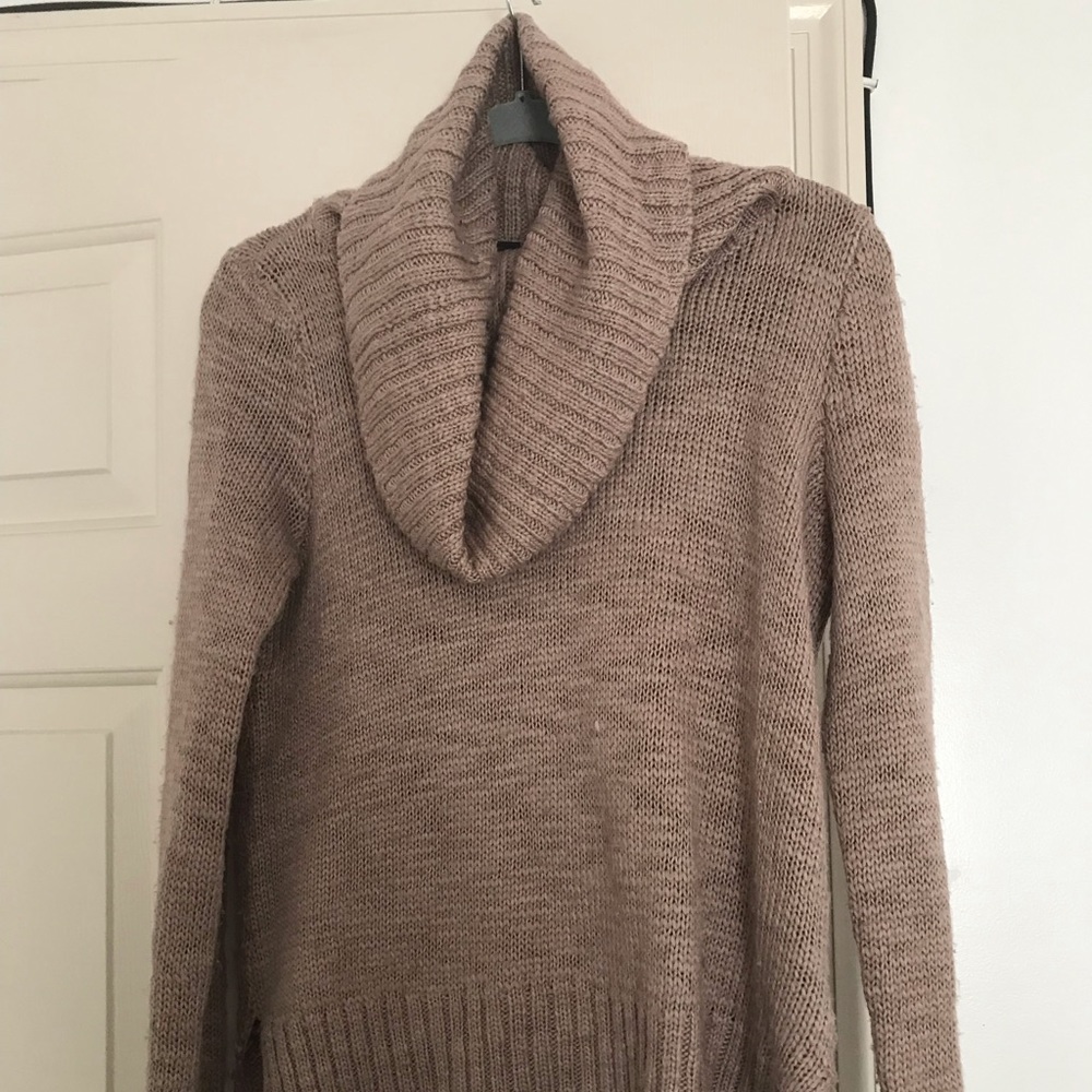 H&M pink turtle neck sweater